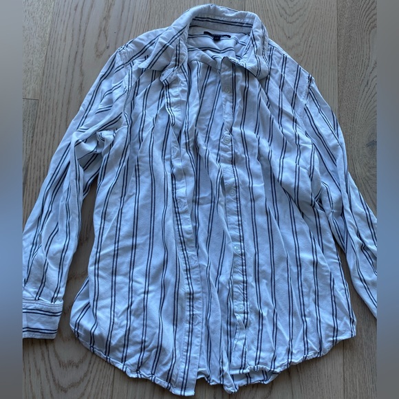Tahari button down blouse - Picture 5 of 5